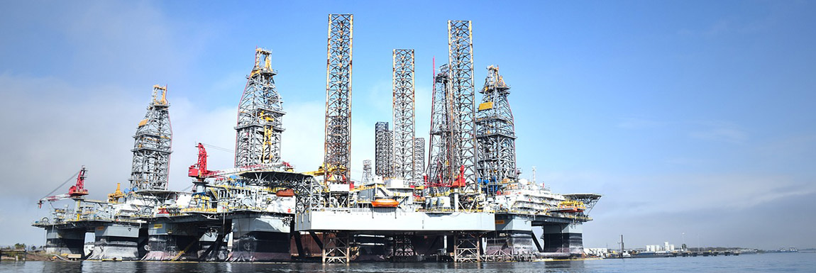 Oil platform to extract petroleum and natural gas